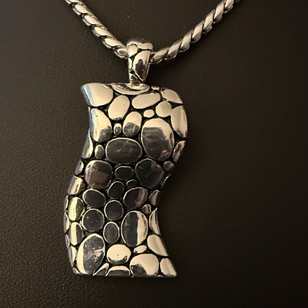 Necklace & Earring Set in Silver Tone/Black with Pebble Finish. - Picture 3 of 9